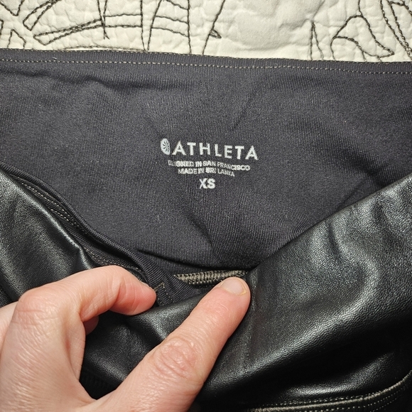 EUC Athleta All Over Gleam Tight Faux Leather Leggings Tight Black Xsmall - Picture 8 of 13